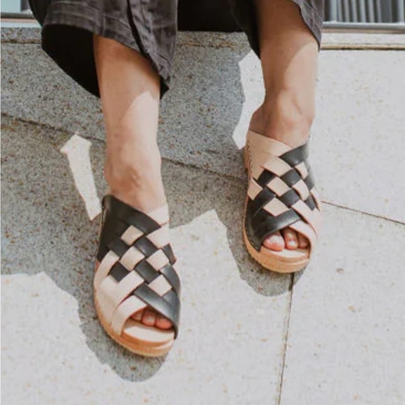 Kit + Clogs Studio Natural + Onyx Two-Tone Low Fält Clog - Picture 4 of 15